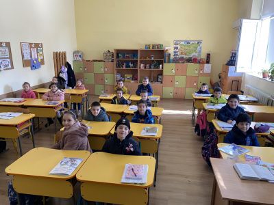 група"Лъвчета"  на гости в ОУ "Д. Петров" 10