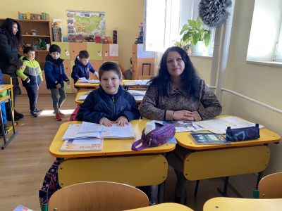 група"Лъвчета"  на гости в ОУ "Д. Петров" 12