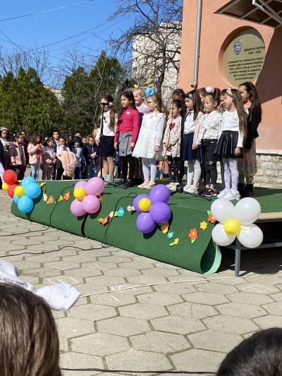 група"Лъвчета"  на гости в ОУ "Д. Петров" 4