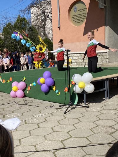 група"Лъвчета"  на гости в ОУ "Д. Петров" 6