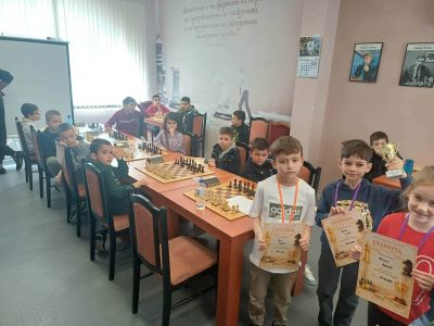 Трето място за Деян Недков от четвърта Б група "Патиланци" в турнир по шахмат 1