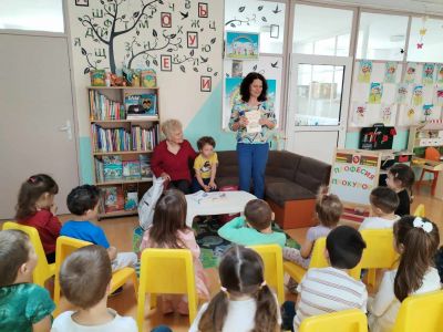 г-жа Виолета Калайджиева, прокурор в Окръжна прокуратура – Сливен на гости във 2Б група "Патиланци" - ДГ Божур - Сливен