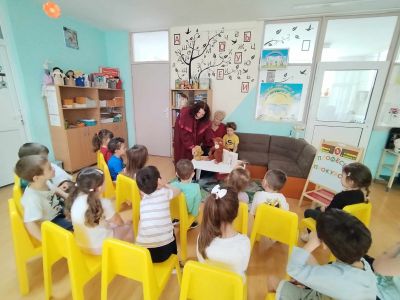 г-жа Виолета Калайджиева, прокурор в Окръжна прокуратура – Сливен на гости във 2Б група "Патиланци" - ДГ Божур - Сливен