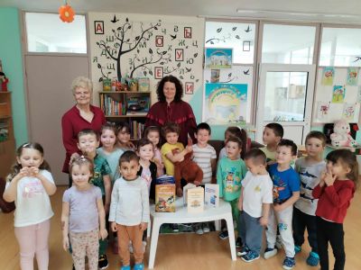г-жа Виолета Калайджиева, прокурор в Окръжна прокуратура – Сливен на гости във 2Б група "Патиланци" - ДГ Божур - Сливен