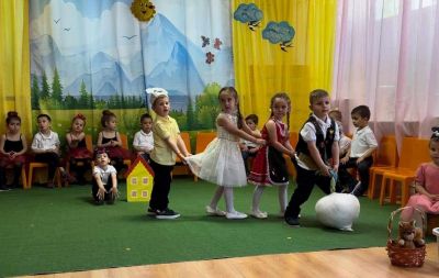 1А група "Божурчета "Дядо вади ряпа" - ДГ Божур - Сливен