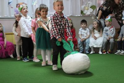 Приказна въртележка - ДГ Божур - Сливен