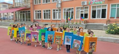 Участие в карнавалното шествие в XXVII Национален фестивал на детската книга - ДГ Божур - Сливен