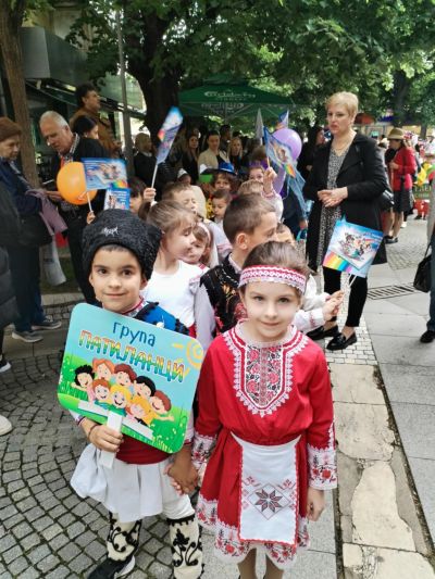Участие в карнавалното шествие в XXVII Национален фестивал на детската книга - ДГ Божур - Сливен