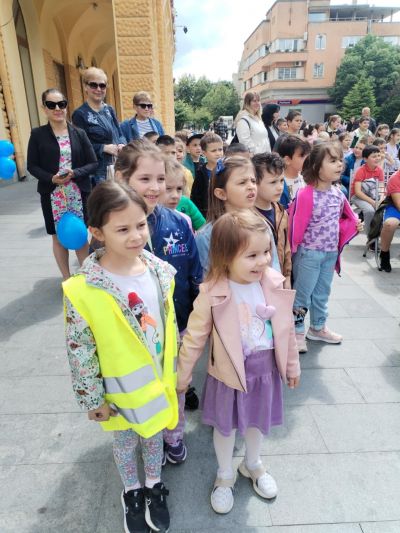 "Принцесата и граховото зърно" на открита сцена пред Община Сливен - ДГ Божур - Сливен