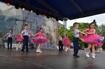 Участие на група "Слънчогледи" в концерта на детските градини на 23.05.2025г. - ДГ Божур - Сливен