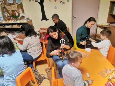 Изработване на сурвакници -  декември 2025г. - ДГ Божур - Сливен