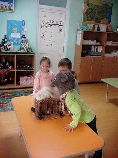 1 група - "Трите прасенца" - ДГ Божур - Сливен
