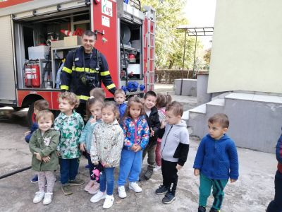 1 група Нашите гости от Районна служба "Пожарна безопасност и защита на населението" - гр. Сливен - ДГ Божур - Сливен