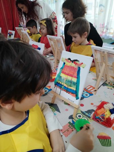 Рисуване на битова престилка върху платно заедно с ученици от НХГ "Д. Добрович" Сливен - ДГ Божур - Сливен