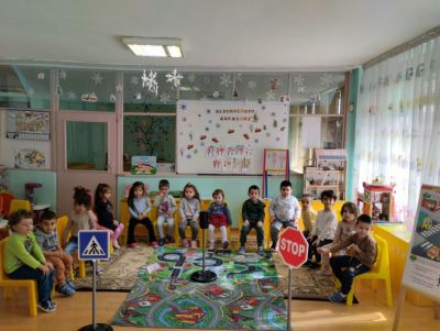 1Б група "Патиланци"- "На улицата" - ДГ Божур - Сливен